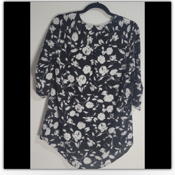 Cathy Floral oversized top size small - Picture 2 of 4